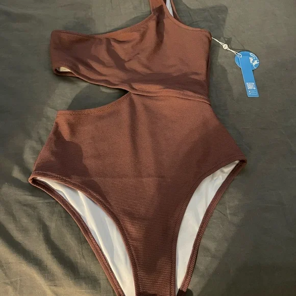 New with tags, cup she swimsuit size small - Picture 2 of 2